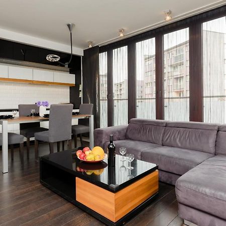 Warsaw Srodmiescie Riverside Three-Bedroom Apartment By Renters 外观 照片