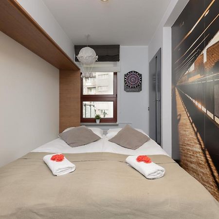 Warsaw Srodmiescie Riverside Three-Bedroom Apartment By Renters 外观 照片