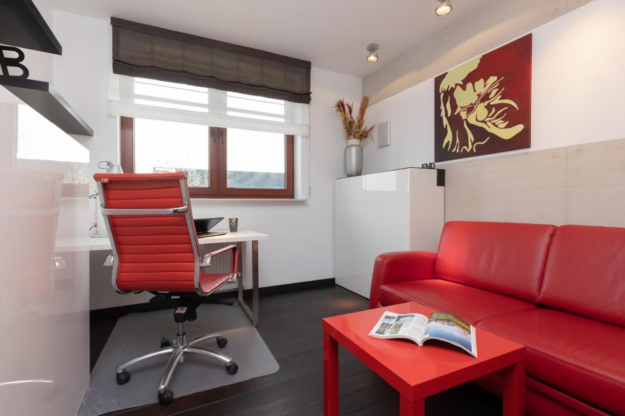 Warsaw Srodmiescie Riverside Three-Bedroom Apartment By Renters 外观 照片