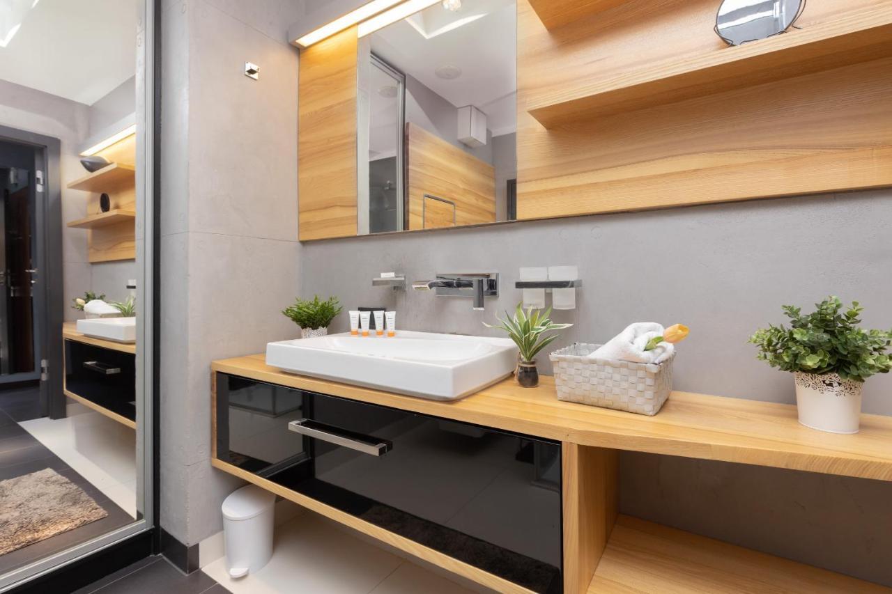 Warsaw Srodmiescie Riverside Three-Bedroom Apartment By Renters 外观 照片
