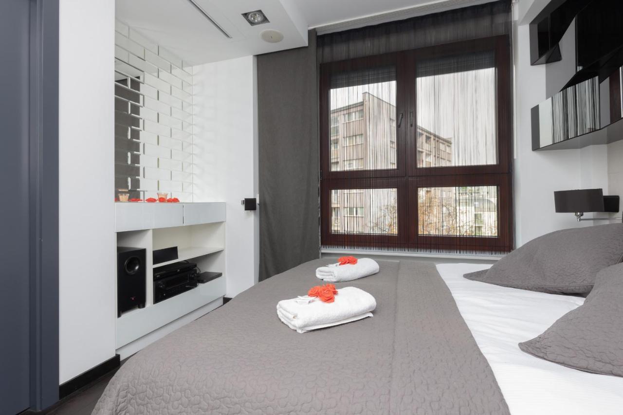 Warsaw Srodmiescie Riverside Three-Bedroom Apartment By Renters 外观 照片